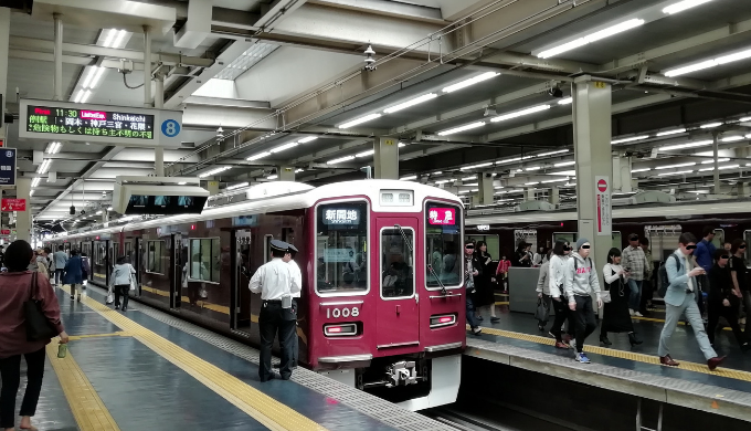 日本で一番おしゃれな電車は「阪急電車」マルーンの車両が美しすぎる